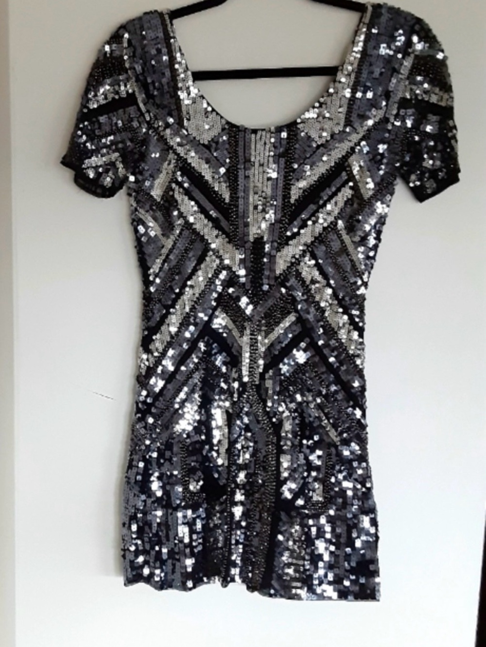 50%off🎊 Guess by Marciano Black&Silver Sequin Short Sleeve Dress
